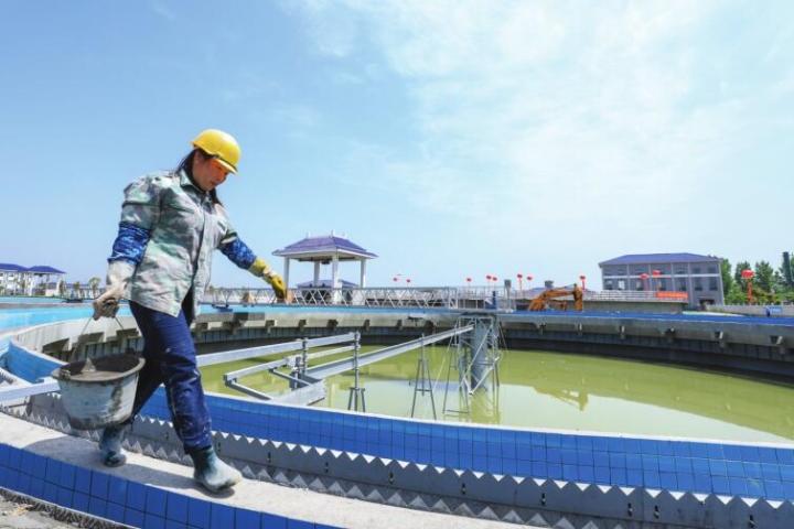 傳統(tǒng)布料機澆筑.jpg 傳統(tǒng)布料機澆筑.jpg