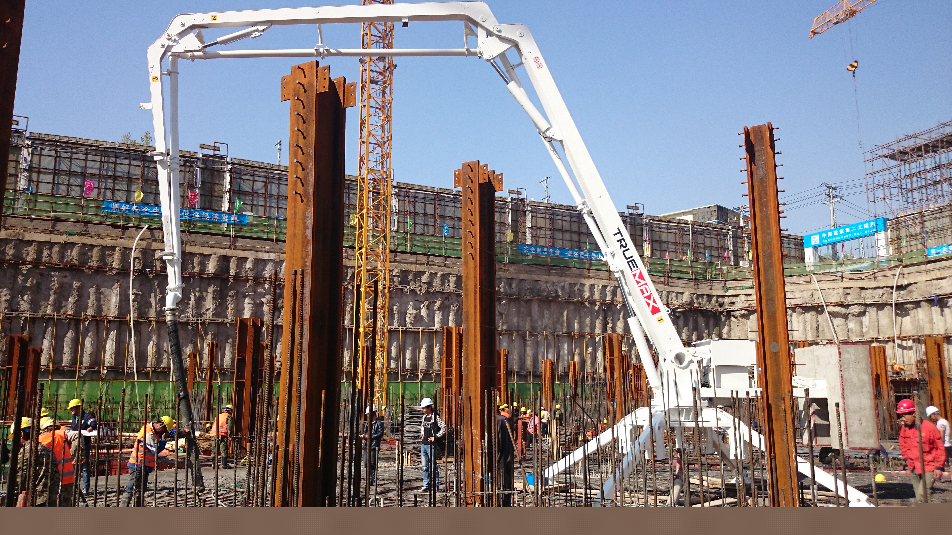 移動式液壓布料機(jī) 移動式液壓布料機(jī)